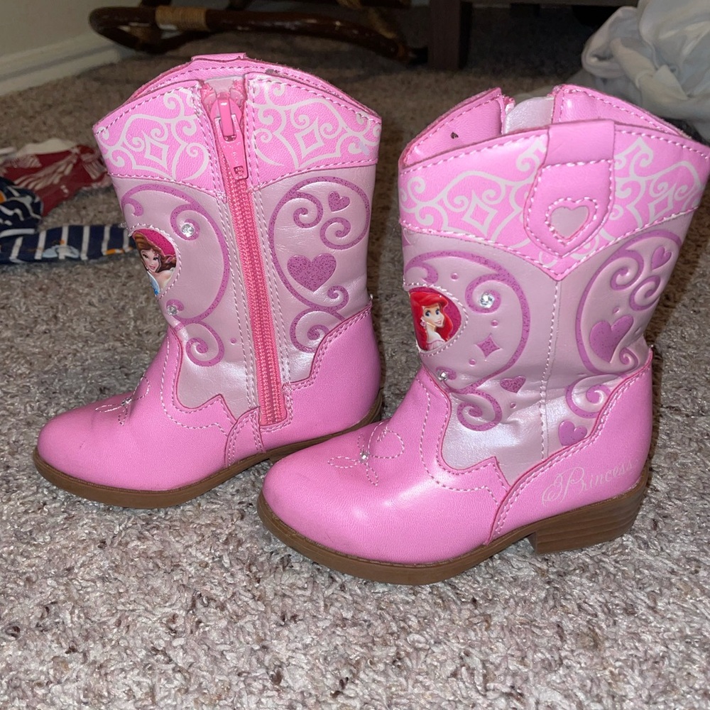 Disney’s princess boots 👢
